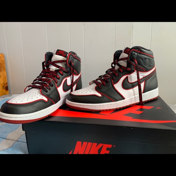 Jordan 1 High Bloodline - Picture 2 of 12